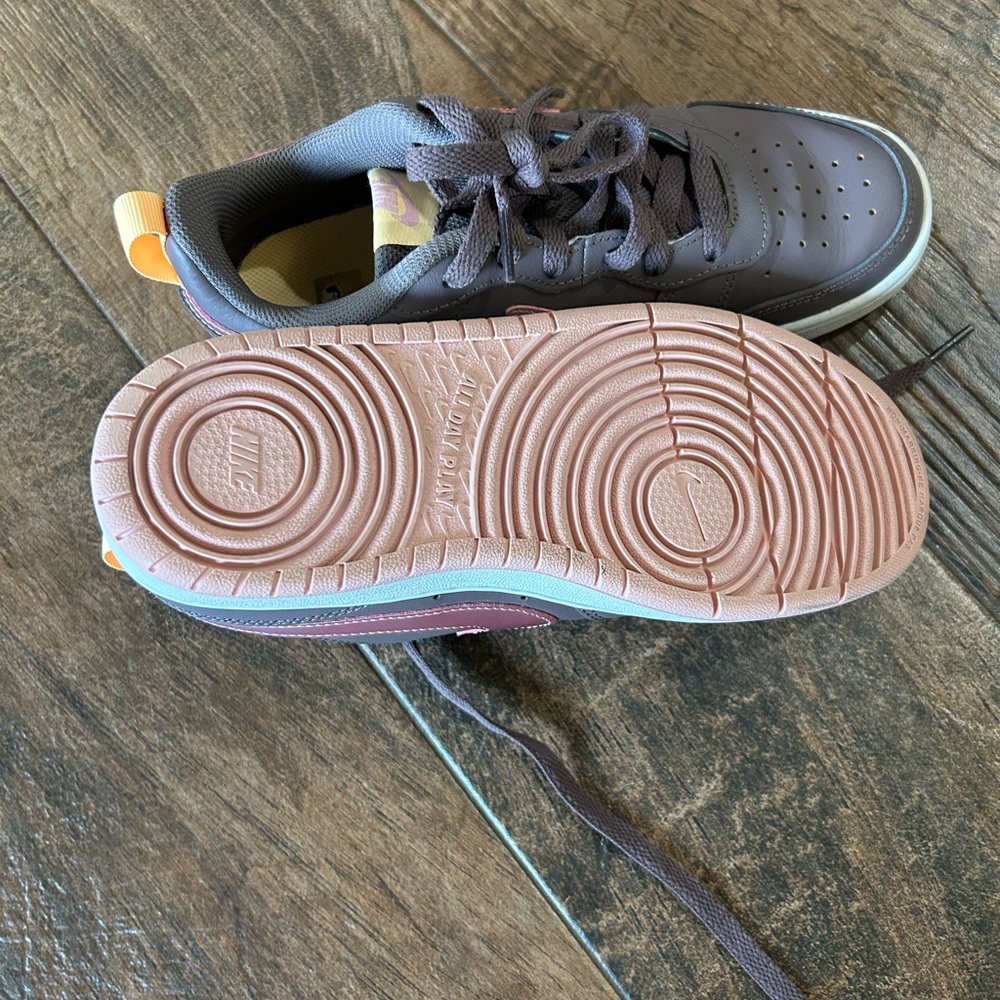 Girls Nike Dunks - Picture 3 of 5
